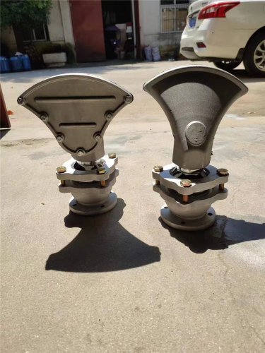 灑水車萬向可拆卸前噴頭（不銹鋼萬向旋轉(zhuǎn)底座，全鋁合金可拆卸清洗的鴨嘴頭）